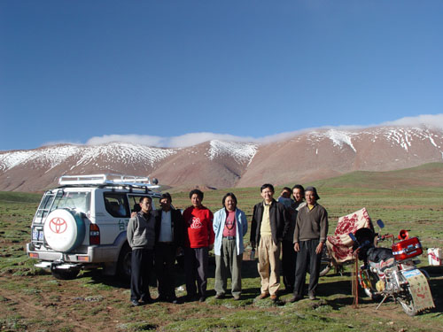 调查组在青藏高原的旅途中（2005年7月7日）