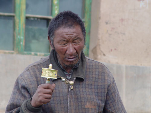 一位在转经的藏族大伯（2005年7月8日）
