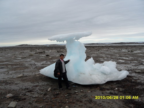北极浮冰，2010年6月28日于Iqaluit